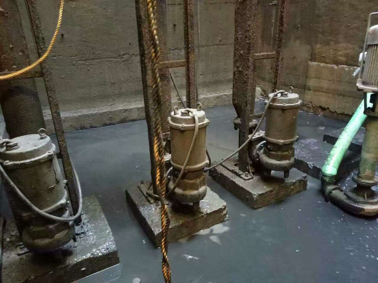 宣威污水池清理