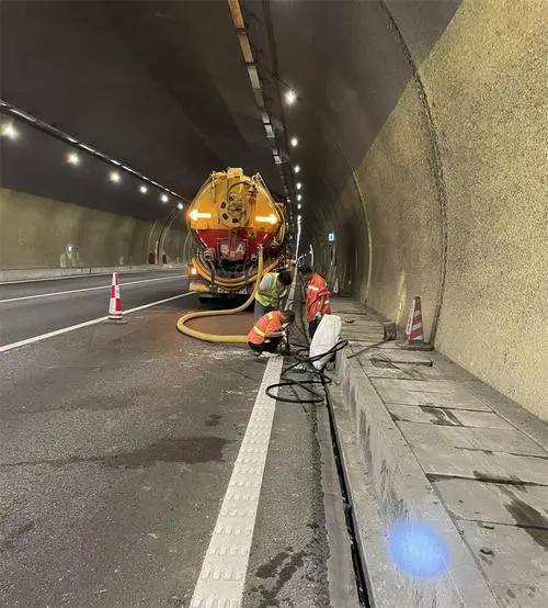 宣威隧道排水渠清淤